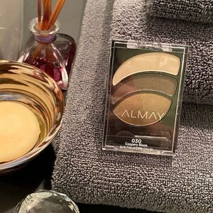 1039 Almay Smoky Eyes Trio 030 Coppery Blaze New
